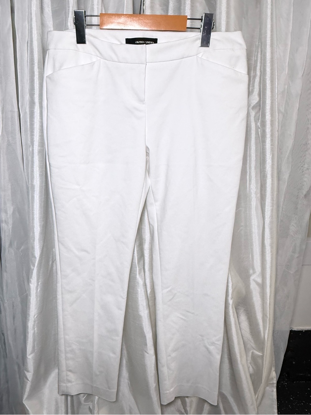Amanda & Chelsea White Straight-Leg Stretch Pants